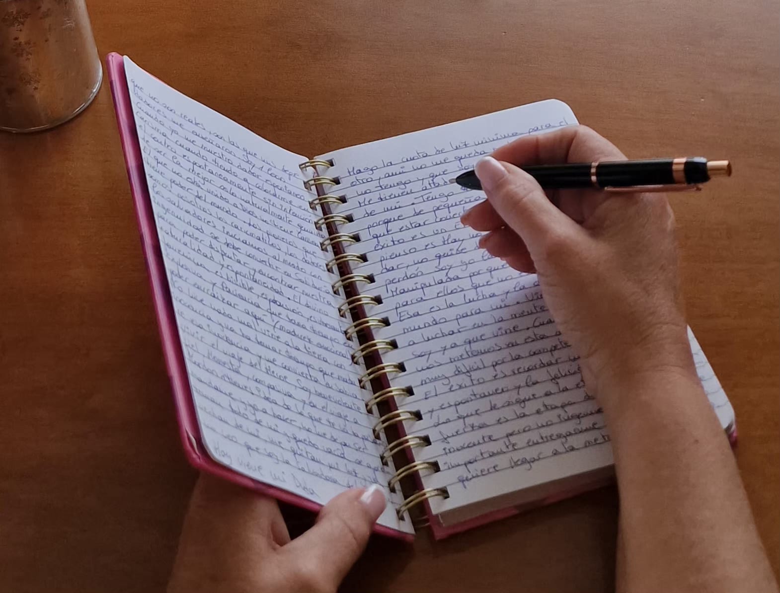 Cuaderno escrito — proceso de escritura terapéutica y acompañamiento emocional